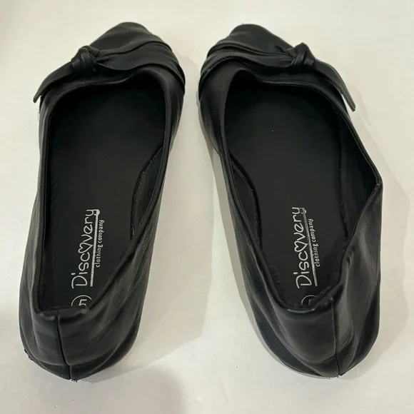 DISCOVERY Women’s Faux Leather Formal Flats w/ Bow - black, size 5 - Picture 4 of 6